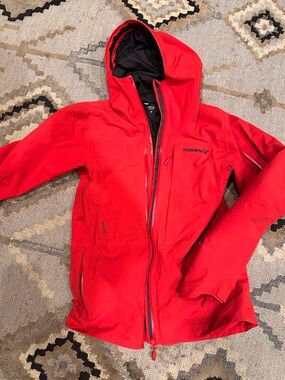 Norrøna Lofoten technical adult ski Jacket size S- the best for real skiers